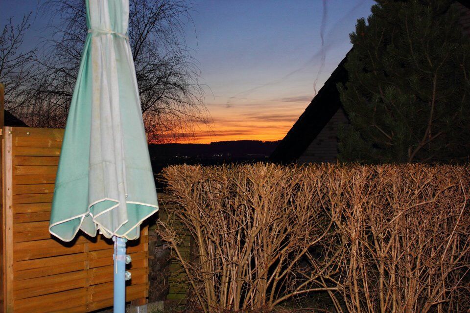 mein erstes Foto,bei Dämmerung hier hochladen aber es ist wohl nicht möglich,hier e.jpg